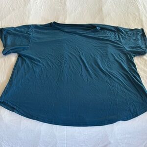 Teal tshirt. Body style. Rolled sleeve hem.